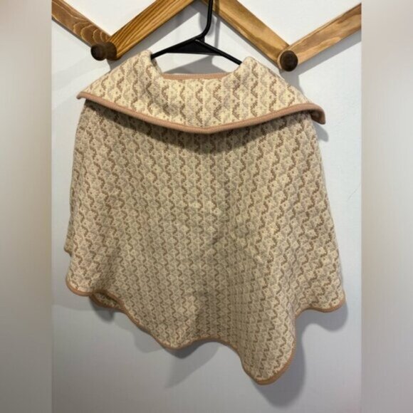 'A Dafydd Snowdon Design' Cream Welsh Wool Tapestry Cape - Picture 4 of 13